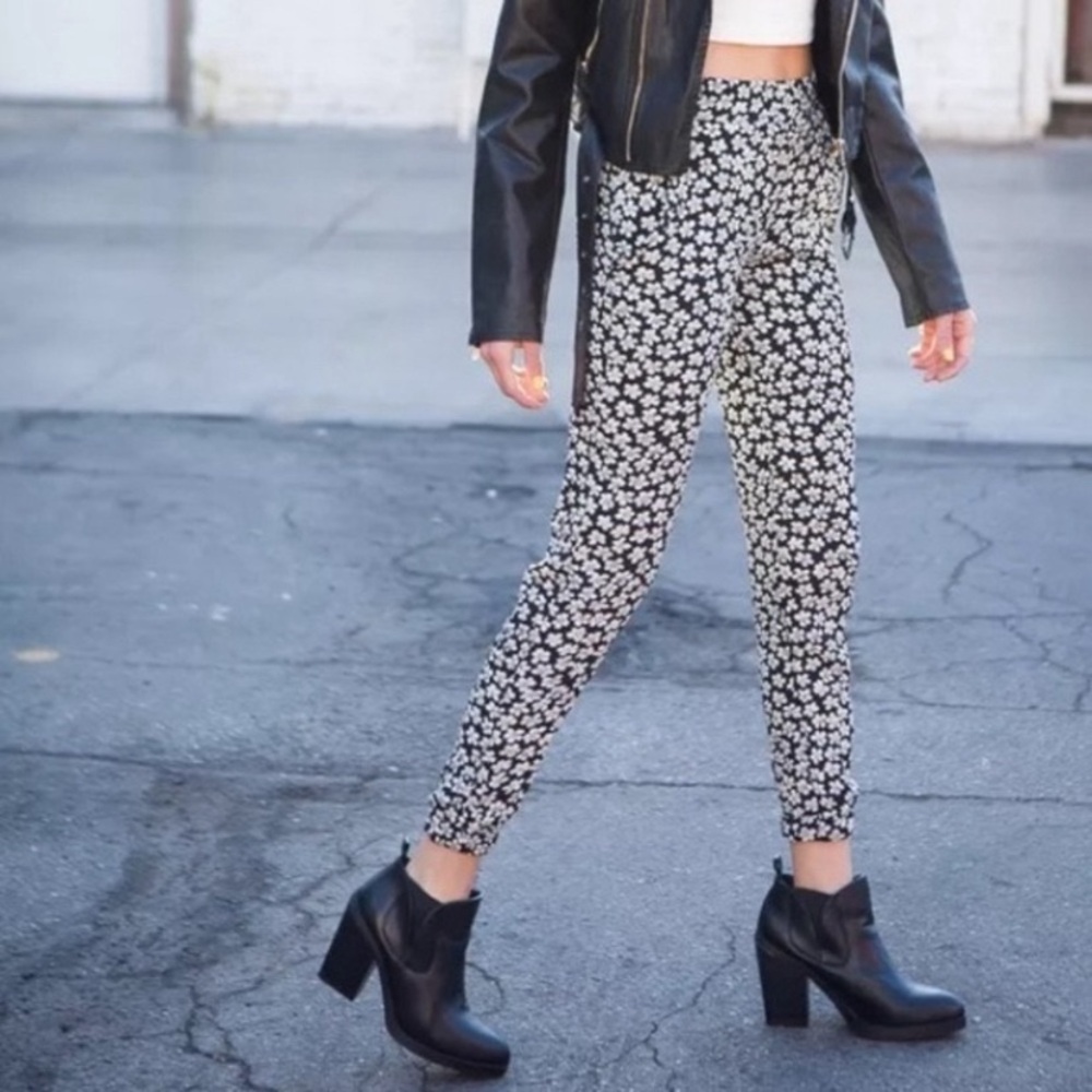 Brandy Melville Susannah Ditsy Floral Jogger Pants OS